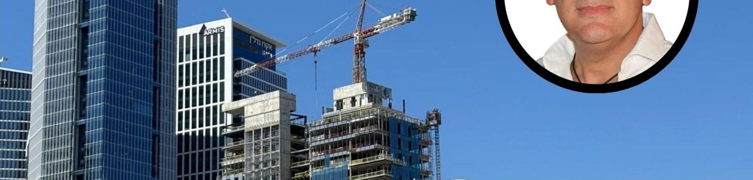 אמיר רוזנבלום על רקע המגדלים בתל אביב צילומים יחצ אלכסנדר כץ אמיר רוזנבלום על רקע המגדלים בתל אביב (צילומים: יח"צ, אלכסנדר כץ)