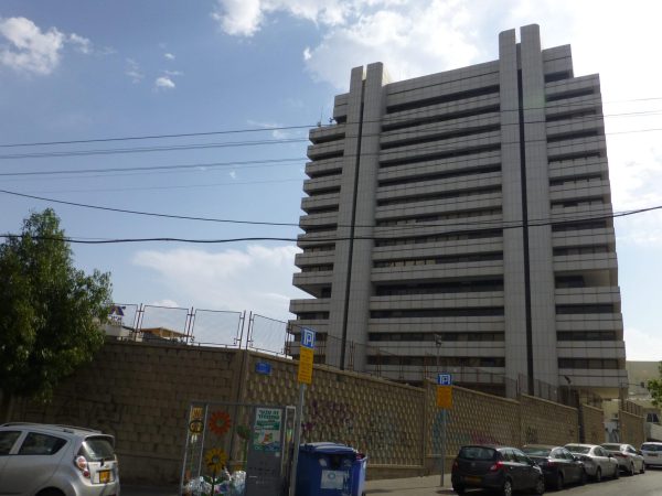 משרדי חברת החשמל בדרום תל אביב. עוברים לראשון לציון (צילום: Chenspec, ויקיפדיה)