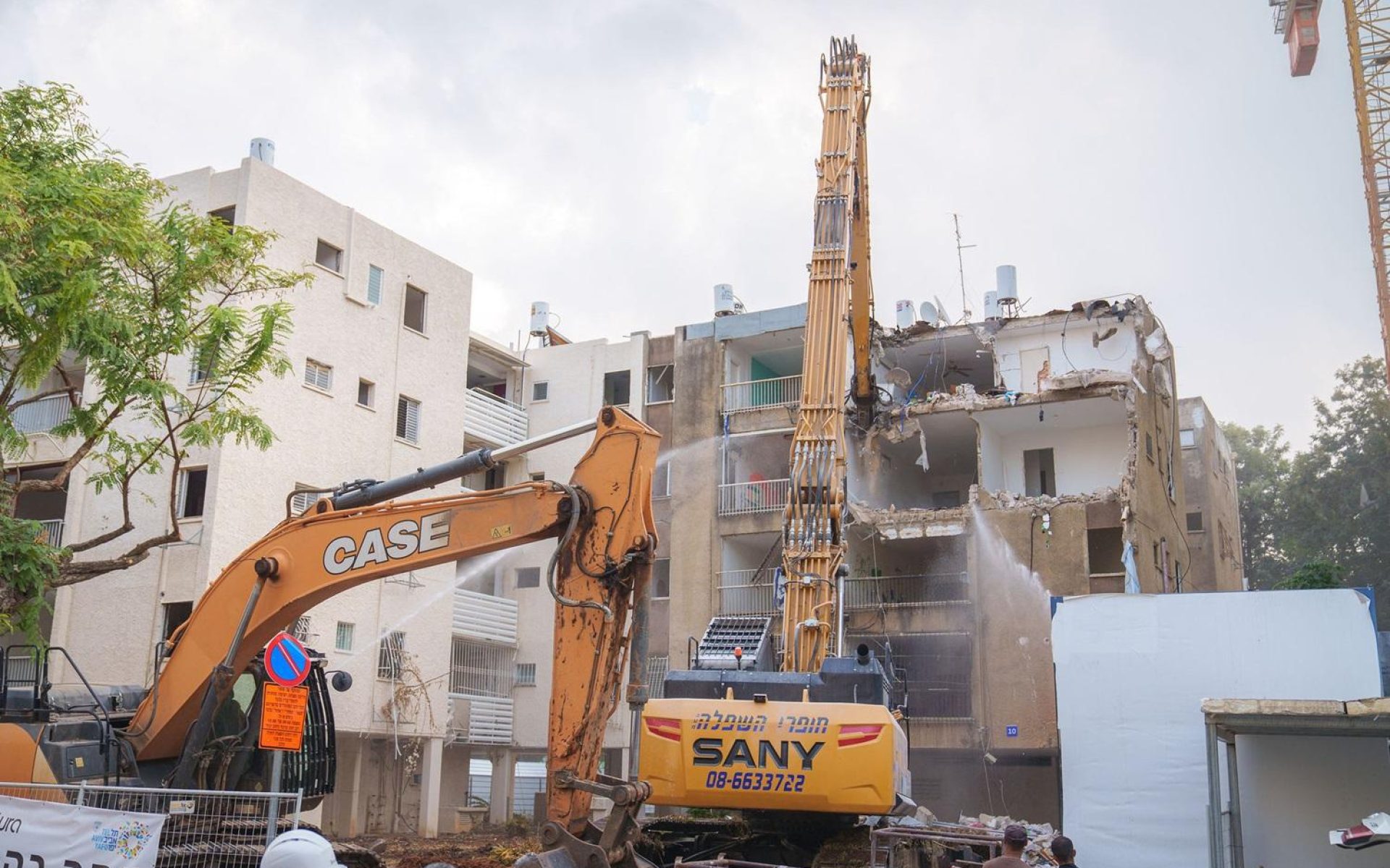 הריסת הבניינים הישנים בפרויקט מתחם אלתרמן של מטרופוליס (צילום: ינאי אלפסי)