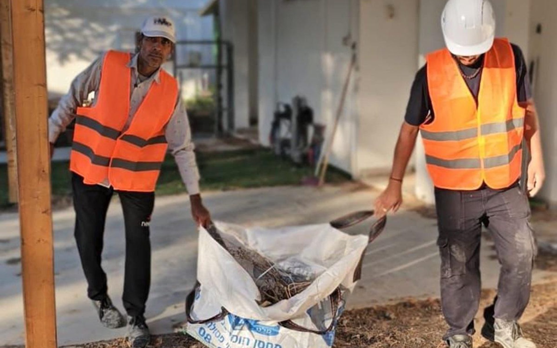 התחלת עבודות השיקום של קיבוץ כרם שלום (צילום: שי בר הנדסה)