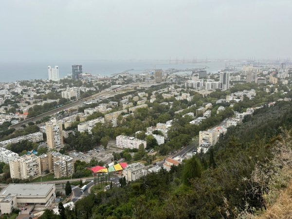 חיפה והנמל (צילום: אלכסנדר כץ)