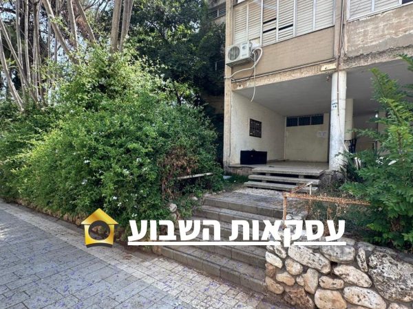 הבניין ברחוב אלמגור בשכונת נווה שרת בתל אביב