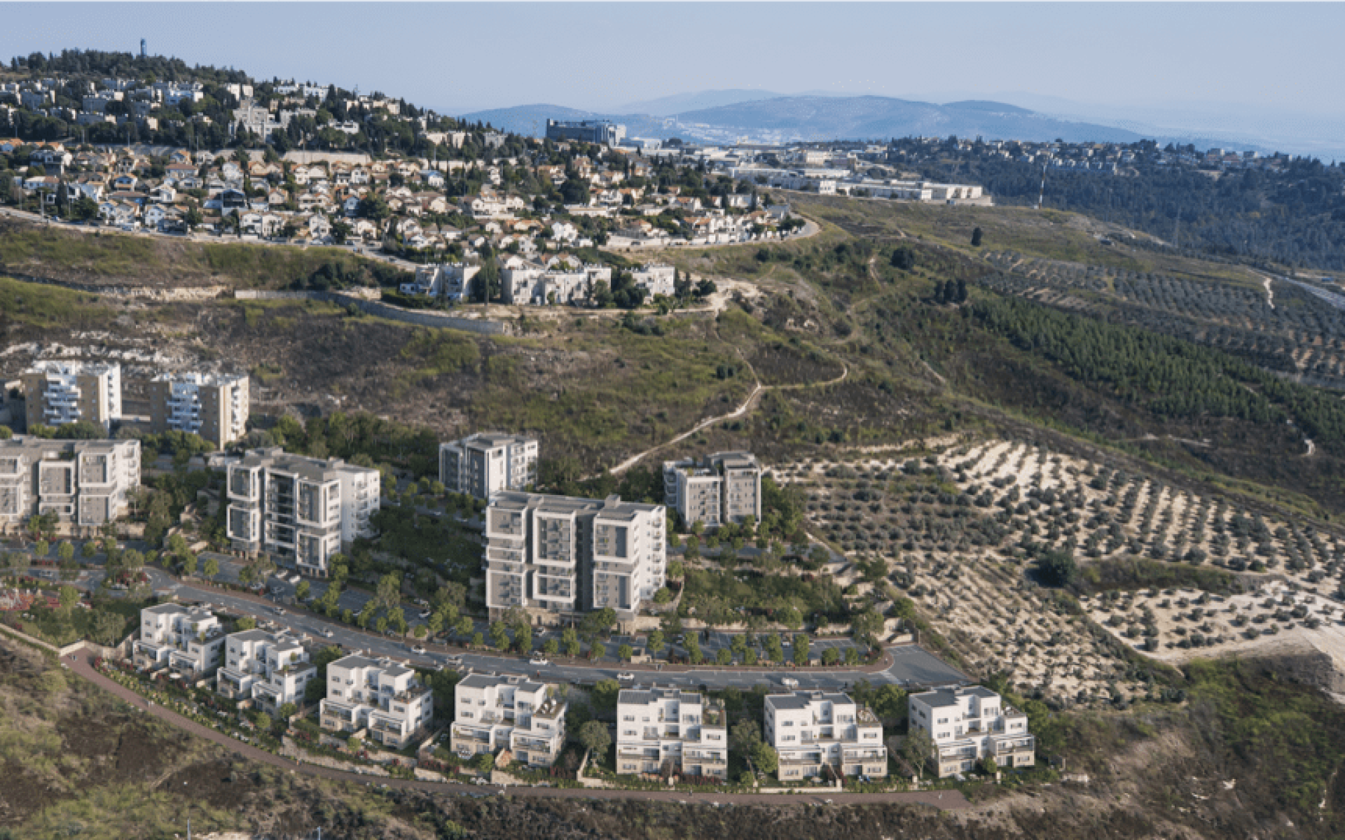 הקיבוץ מגיע לעיר. פרויקט טופ גליל של גולדן ארט ותאופיק זידאן בנוף הגליל (הדמיה: 3division)