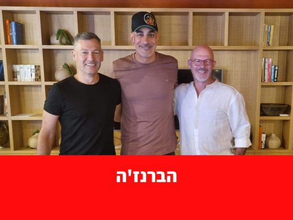 הסטנדאפיסט קובי מימון בכנס מהנדסי ואדריכלים הערים, יחד עם צחי כץ (מימין) ורם סידיס (צילום: אודי פורטל)