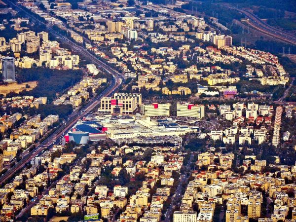 קריית ביאליק מהאוויר (צילום: עומר ברנר, באדיבות ויקיפדיה)