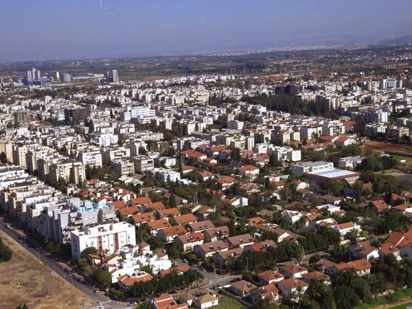 תזכה לעוד 13 אלף יחידות דיור בזכות חלופת תמ"א 38. רעננה (צילום: משה מילנר, לע"מ)